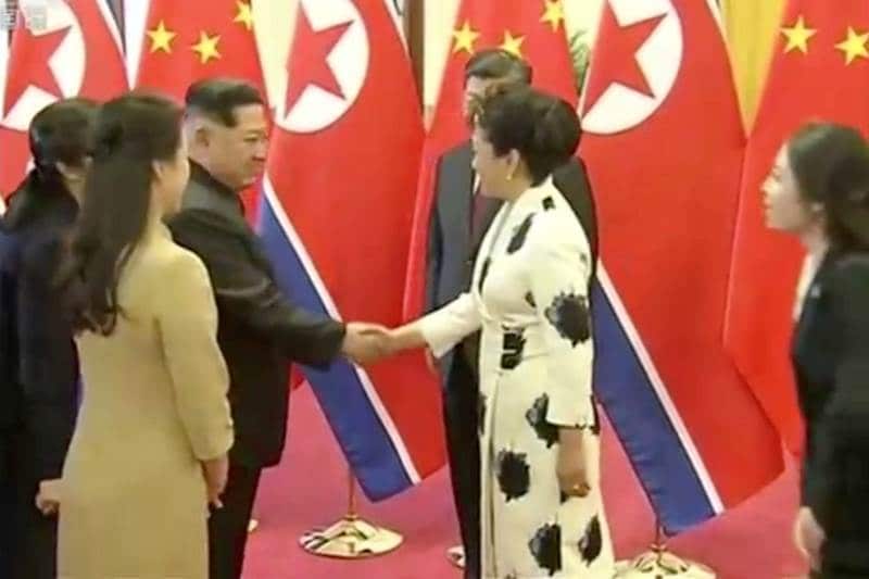 kim jong un, n korea kim jong un, kim, kim jong wife, kim jong un china, kim jong un in china, xi jinping, china, kim jong train, kim jong un train
