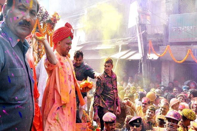 Yogi Adityanath, UP CM Yogi Adityanath, adityanath holi, gorakhpur, holi, adityanath gorakhpur