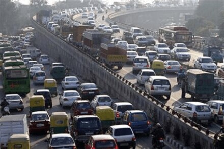 Delhi loves its cars as volumes grow 5.5%; buses at 8-year low, finds Delhi Economic Survey 2017-18
