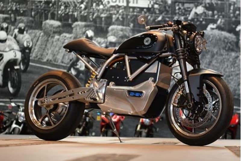 'Natapichat' took his Ducati Scrambler Cafe as the base bike and mounted it with a 33Kw engine with a 5.6 kWh battery. It puts out an impressive torque of 107 Nm and since its electric, the torque deliver is instant. The D-EV Project can do a top speed of160 km/h.