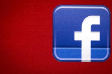Many Facebook users find it safer to snub the social media platform and switch to some other website, there are a few who don’t want to delete or deactivate their Facebook profiles