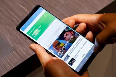 Amazon India has upped its game to offer huge benefits to its customers. On Friday, the e-commerce giant listed one of the popular Samsung device, Samsung Galaxy On7 Prime with a price cut. (Representational Image)