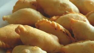 gujiya, HOLI FESTIVAL, gujiya sweet, indian pastry gujiya