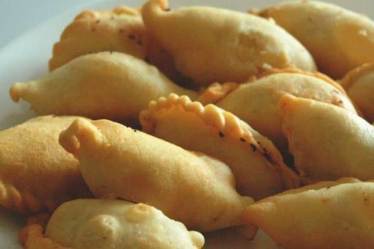 gujiya, HOLI FESTIVAL, gujiya sweet, indian pastry gujiya