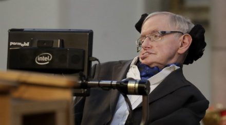 Stephen Hawking, Isaac Newton, Charles Darwin, Westminster Abbey, scientist, legendary scientist, Cambridge 