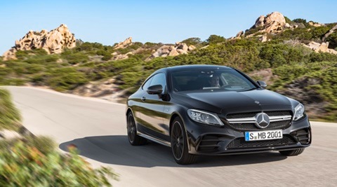 Mercedes-AMG C 43 4MATIC Coupé, Night Paket und AMG Carbon-Paket II, Exterieur: Außenfarbe: obsidianschwarz metallic;Kraftstoffverbrauch kombiniert: 9,5–9,2 l/100 km; CO2-Emissionen kombiniert: 217-212 g/km*

Mercedes-AMG C 43 4MATIC Coupé, Night package and AMG Carbon-package II, Exterior: Exterior paint: obsidian black metallic;combined fuel consumption: 9.5–9.2 l/100 km; combined CO2 emissions: 217-212 g/km*