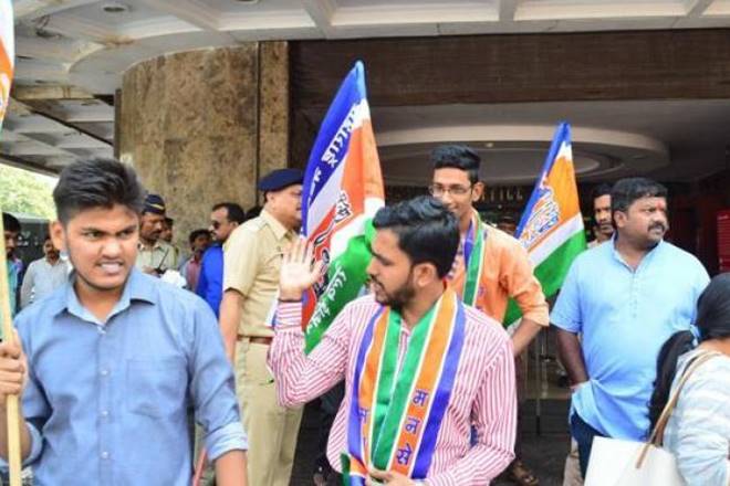MNS, North Indians, Gujaratis, signboards, MNS workers, Thane, Gujarati signboards