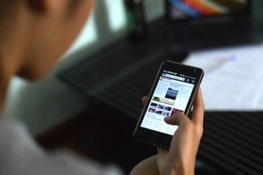 We has compiled a list of top smartphones that are available under Rs 5,000 in India