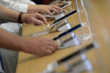 These are the top thing to know before buying smarthphones. (Reuters)