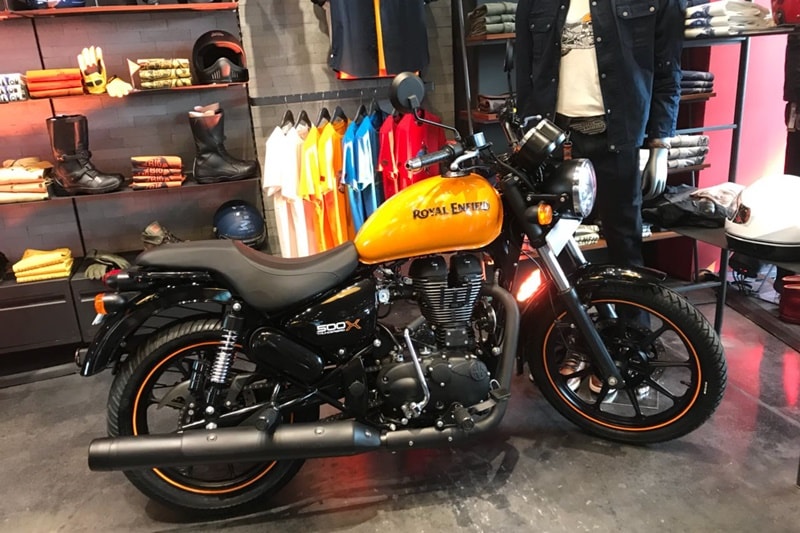 Royal Enfield says that the inspiration for the Thunderbird X comes from custom build motorcycles. Since Royal Enfield Thunderbird owners tend to modify their bikes, Royal Enfield incorporated the philosophy of custom building at the factory level.