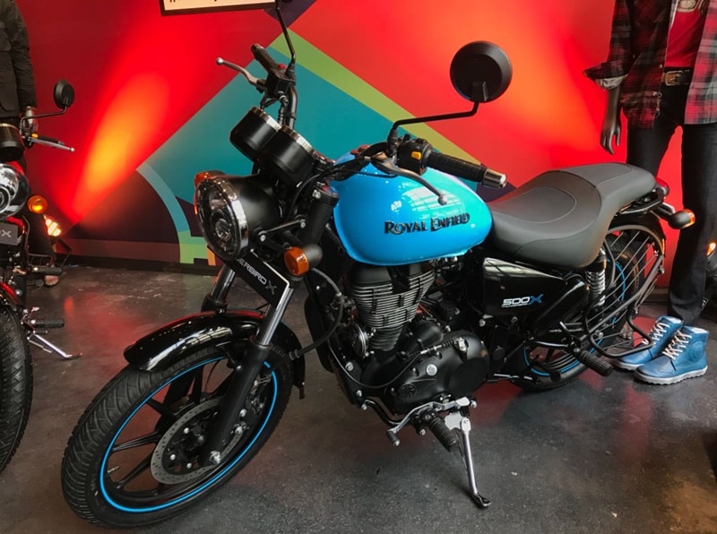 Besides the paint job and alloy wheels, Royal Enfield Thunderbird 350X and 500X have been fitted with a new handlebar, which is slightly lowered. While the brand says the new handlebar will maintain the same level of comfort and will also allow a more engaging riding style.