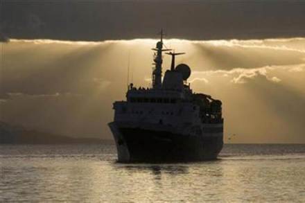 Singapore-flagged cargo ship, arabian sea, idia, Palle Laursen, Maersk, Kochi, Agatti Island, burning ship, india