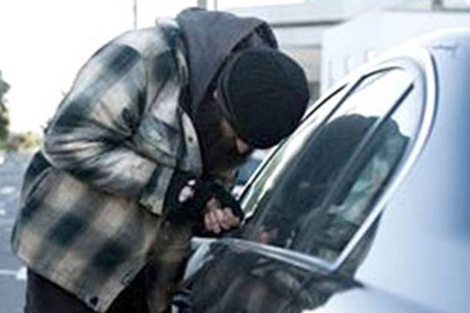 thak thak gang, delhi gang, delhi gangster, gang robs police, police commissioner robbery, police chief theft, delhi police, delhi police commissioner, b k gupta robbery, b k gupta theft thak thak gang, delhi gang, delhi gangster, gang robs police, police commissioner robbery, police chief theft, delhi police, delhi police commissioner, b k gupta robbery, b k gupta theft