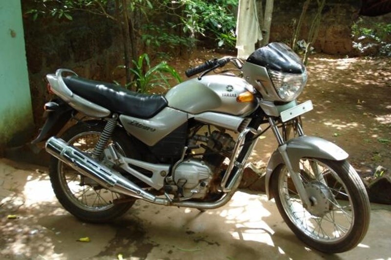 Yamaha Libero: Built for the Indian market and launched in 2003/04, the Yamaha Libero did not gain much traction and it is quite tellable why. The Libero was shelved soon. It does look like an innocent commuter but that headlamp would definitely make you cringe. (Image: Autoportal)