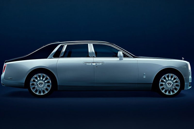 Rolls Royce Phantom: The Phantom uses the same engine as the Drophead Coupe. The price of the Rolls Royce Phantom is Rs 4 crore and it is still one of the most expensive cars that one can buy in India.