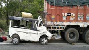 up road accident, accident, road accident, van, truck, lakhimpur kheri