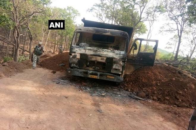naxals, naxals torch vehicles, Chhattisgarh, PMGSY, Bandarchua, Samri, Pundag villages 