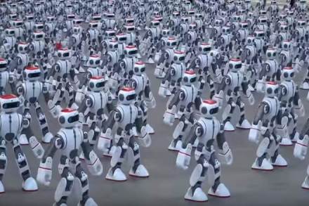In August last year, 1,069 'Dobi' machines set a record in China, but the mark has now been raised to 1,372. (Screengrab from YouTube)