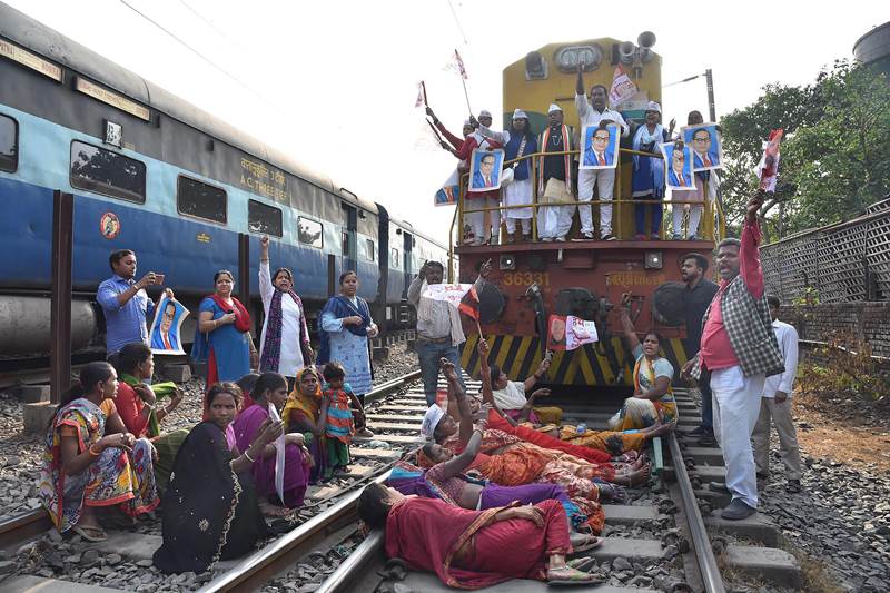 bharat band, bharat bandh, sc st act, bharat bandh 2018, radhika reddy, bharat bandh today, sc st bharat bandh, sc/st act, bharat band faridabad, bharat band gurgaon, why dalits are protesting, supreme court order on sc st, sc order on sc st, latest update on bharat bandh, bharat bandh ahmedabad, bharat bandh news, dalit news, dalit protest, dalit ahmedabad, dalit andolan, sc st news, sc act in hindi, sc st bandh, what is sc st act