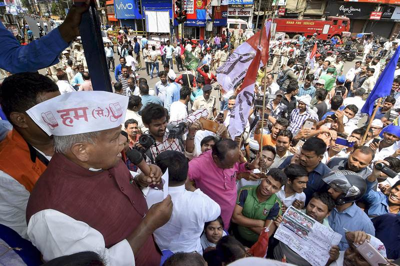 bharat band, bharat bandh, sc st act, bharat bandh 2018, radhika reddy, bharat bandh today, sc st bharat bandh, sc/st act, bharat band faridabad, bharat band gurgaon, why dalits are protesting, supreme court order on sc st, sc order on sc st, latest update on bharat bandh, bharat bandh ahmedabad, bharat bandh news, dalit news, dalit protest, dalit ahmedabad, dalit andolan, sc st news, sc act in hindi, sc st bandh, what is sc st act