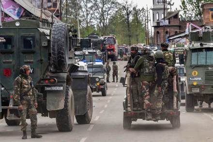 Kulgam encounter, Jammu and Kashmir, Kulgam, kulgam news today, kulgam encounter today, Srinagar, gunfight, gun battle, protest, separtists, Kashmir shutdown, Syed Ali Geelani, Mirwaiz Umer Farooq, Muhammad Yasin Malik