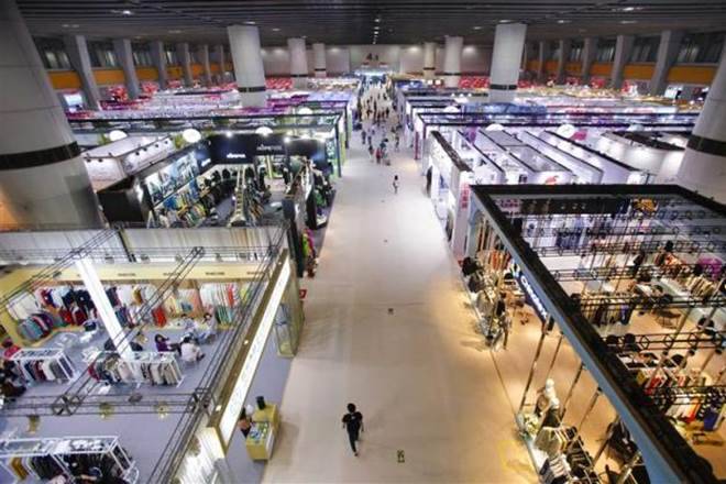 shopping, study on shopping men outnumber women in shopping
