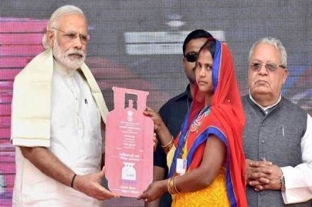  Narendra Modi, Narendra Modi Ujjwala Yojana, Pradhan Mantri Ujjwala Yojana, free LPG connections, Ministry of Petroleum and Natural Gas 