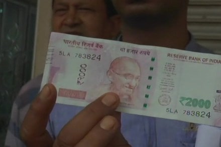 fake note, SBI ATM, Kanpur, counterfeit currency, fake Rs 2000 note, fake note from ATM, SBI ATM Kanpur
