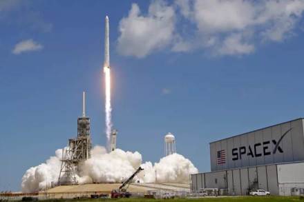 SpaceX's powerful Falcon 9 rocket technology could put astronauts' lives at risk (Image: AP)