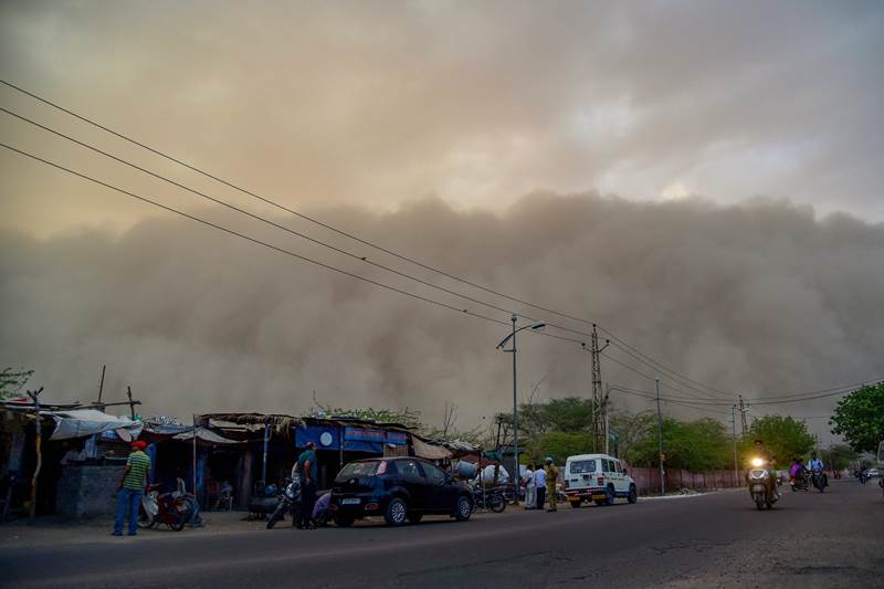 india meteorological department, dust storm update, toofan, standstorm in jaipur, dust storm prediction, news today, delhi news, storm, dust storm, delhi, delhi storm, delhi dust storm, dust storm hits delhi, storm in delhi, dust storm in delhi, sand storm, dust storm india, dust storm today, sandstorm, dust storm in india