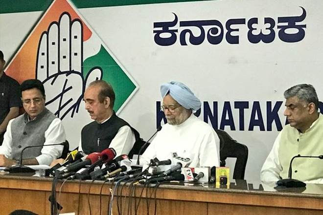Former PM Manmohan Singh holding press conference in Bengaluru (Image: twitter/ @INCKarnataka)