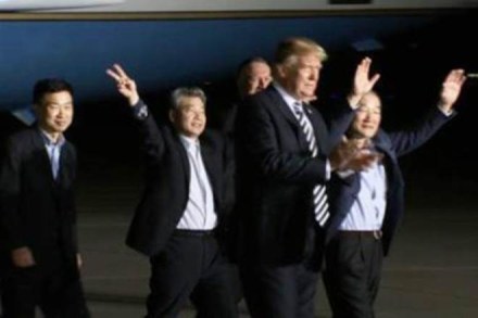 Donald Trump welcomes freed Korean-Americans (Image: CNN.com)