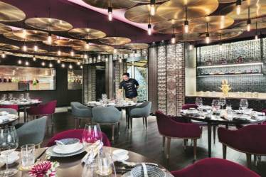 delhi restaurants, dining experience, delhi party set