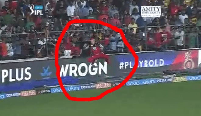 Amazing! What a catch – Flying AB De Villiers’ mind-blowing act takes Twitter by storm; Watch Video Amazing! What a catch – Flying AB De Villiers’ mind-blowing act takes Twitter by storm; Watch Video