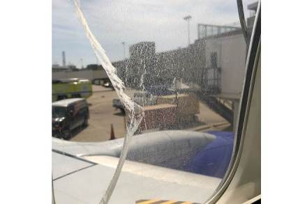 Window cracked, Southwest Airlines plane, Dallas-based Southwest, Chicago-New Jersey flight, Cleveland, Flight 957, window pane crack