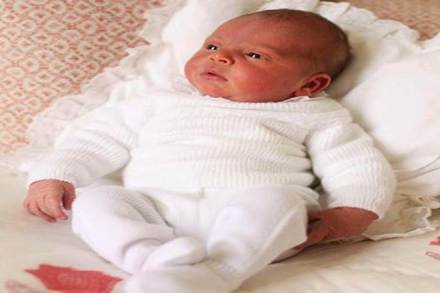 Prince William, Kate Middleton, royal baby official pic, Louis Arthur Charles, royal baby latest pic, Prince Louis, Charlotte, The Kensington Palace