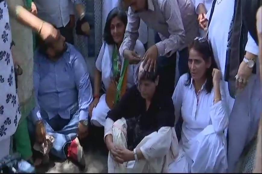 Congress worker shaveing off her head in protest (twitter.com/ANI) Congress worker shaveing off her head in protest (twitter.com/ANI)