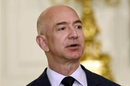 Amazon CEO Jeff Bezos unites puppy with the owner. (IE) Amazon CEO Jeff Bezos unites puppy with the owner. (IE)