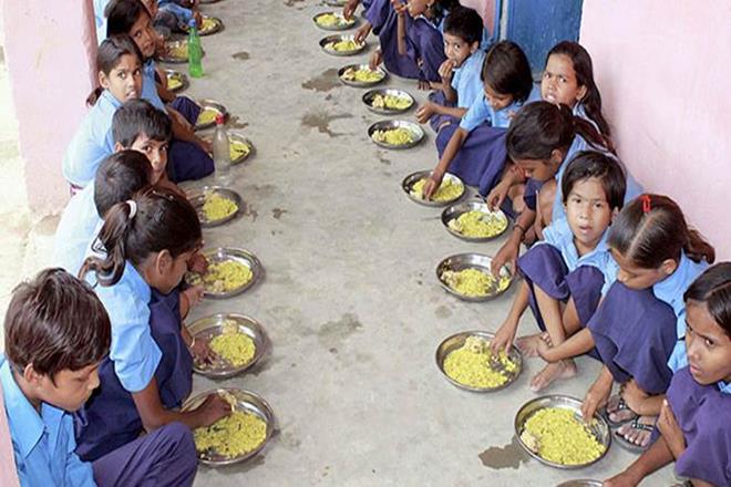 Jharkhand school children il, lizard in meal, dead lizard in khichdi, Domchanch, Koderma district Jharkhand school children il, lizard in meal, dead lizard in khichdi, Domchanch, Koderma district