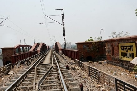 Loha Pul in Delhi is being repaired by Indian Railways