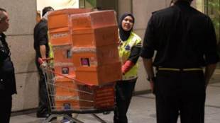 malaysia, najib razak, desiner handbags, cash filled handbags, jewellery, najib razak scandal