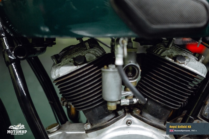 The KX model was rolled out by Royal Enfield as an improved version of the Royal Enfield K, which was mounted with a smaller engine of 996 cc. Royal Enfield KX boasted of 130 km/h of top speed and 27 kmpl of fuel consumption, despite the fact that it had one of the largest displacement engines in its time.