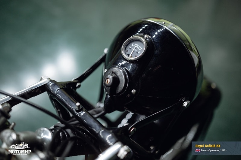 In October 1938, Motor Cycling magazine organised race tests for the Royal Enfield KX with a sidecar in which a 90-kg passenger was seated. The bike's performance was impressive with a average speed of 93 km/h, however, the fuel consumption understandably went down - 18.7 kmpl.