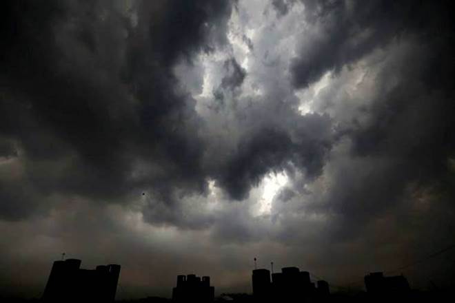 dust storm, dust storm in delhi, dust storm in ncr, dust storm in noida, dust storm in lucknow, news on dus storms , latest news on dust storms