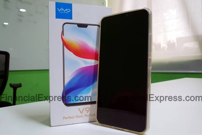 The trend in most of the 2018 smartphones was started by Apple iPhone X. And keeping the trend in place, Vivo launched the V9 with the notch and an almost bezel-less smartphone.
