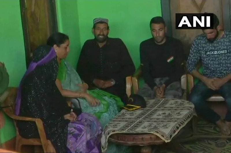 nirmala sitharaman, defence, indian army, aurangzeb, poonch, jammu and kashmir, aurangzeb family, aurangzeb father, rifleman aurangzeb, a hindu soilder aurangzeb, shaheed aurangzeb, shahid aurangzeb, aurangzeb death, who is aurangzeb