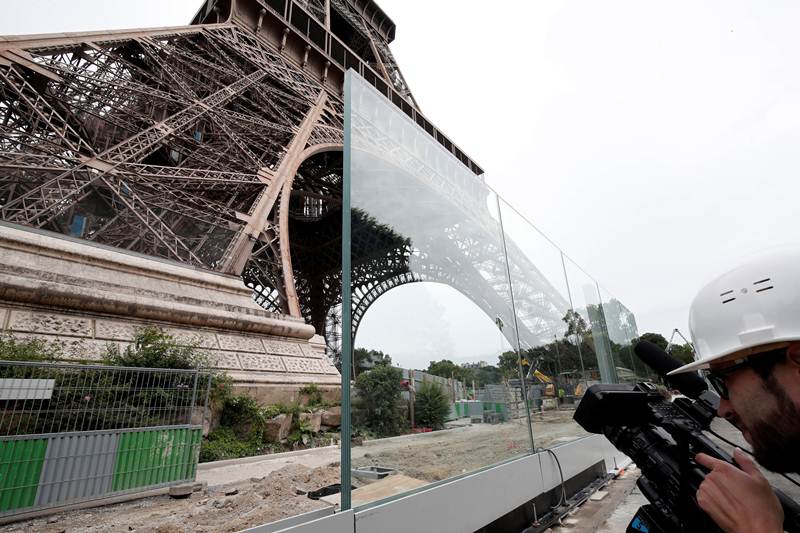 eiffel tower, eiffel tower height, where is eiffel tower, eiffel tower tickets, paris eiffel tower, eiffel tower images, eiffel tower height, eiffel tower bullet proof glass, eiffel tower glass
