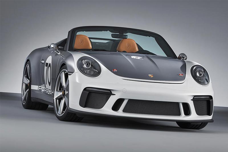 The GT developers also contributed the exhaust system with titanium tailpipes and the powertrain, which includes a six-speed manual transmission. The six-cylinder flat engine in this minimalist concept study delivers over 500 hp and reaches speeds of up to 9,000 rpm.