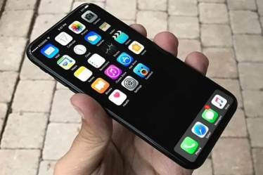 Apple iPhone could have a triple camera set up, just like the one spotted on Huawei P20 Pro.