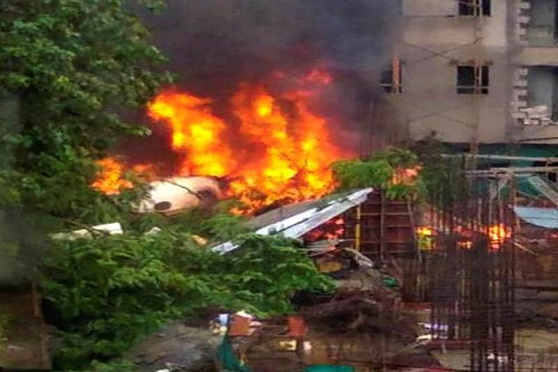 mumbai plane crash, Plane crash in mumbai, mumbai plane crash video, ghatkopar plane crash, ghatkopar plane crash today, ghatkopar plane crash video, plane crash in mumbai ghatkopar today, chartered plane, plane crash ghatkopar, king air c90, plane crash news, uy aviation, up government plane crash, up govt plane news